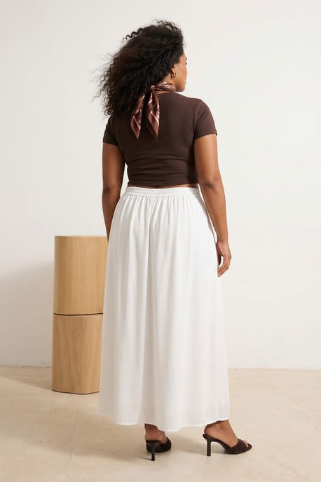 Trendyol Curve Dam Vit Enfärgad Maxi Plus size Kjolar - Image 2