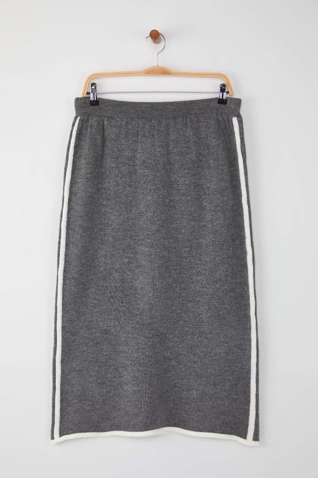 Trendyol Curve Dam Grå Randig Maxi Penn kjol Plus size Kjolar - Image 4