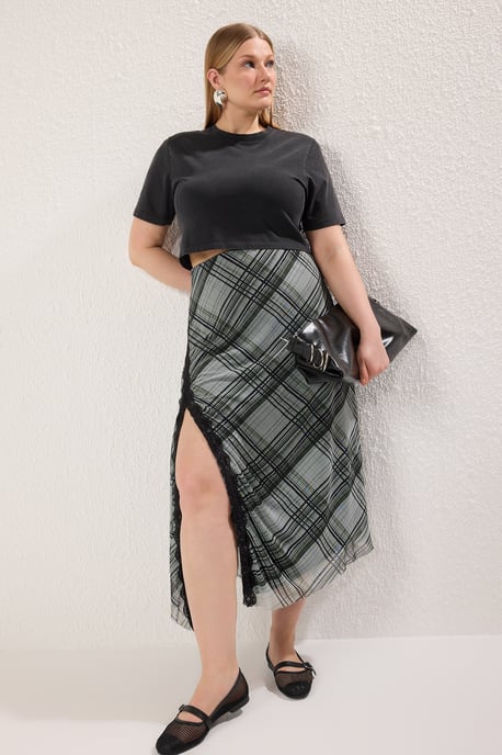 Trendyol Curve Dam Khaki Rutig Midi Asymmetrisk Plus size Kjolar - Image 2