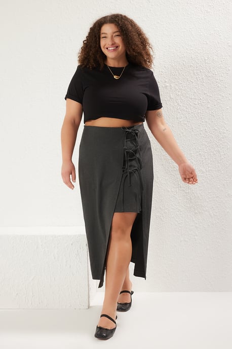 Trendyol Curve Dam Grå Enfärgad Midi A-linje Plus size Kjolar - Image 1