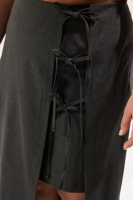 Trendyol Curve Dam Grå Enfärgad Midi A-linje Plus size Kjolar - Image 3