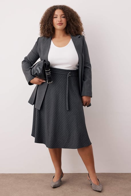 Trendyol Curve Dam Grå Randig Midi Utsvängd kjol Plus size Kjolar - Image 1