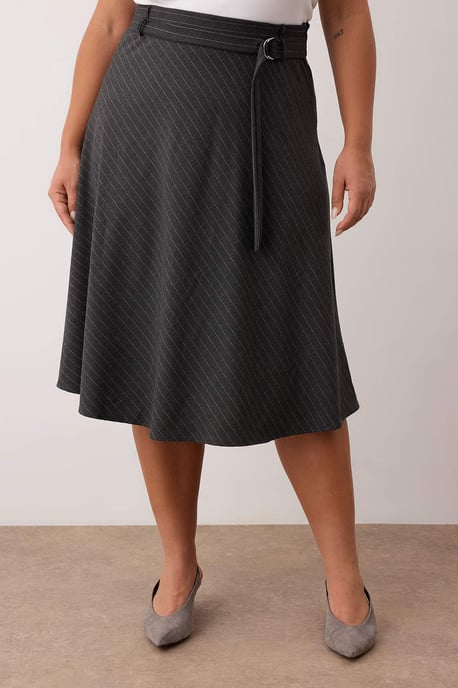 Trendyol Curve Dam Grå Randig Midi Utsvängd kjol Plus size Kjolar - Image 2
