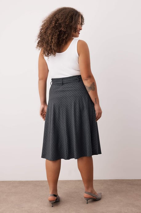 Trendyol Curve Dam Grå Randig Midi Utsvängd kjol Plus size Kjolar - Image 3