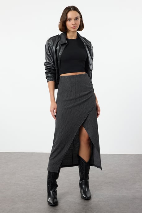 TRENDYOLMİLLA Women's Black Plain Midi Double-breasted / Anvelop Pencil skirt Skirts - Image 1