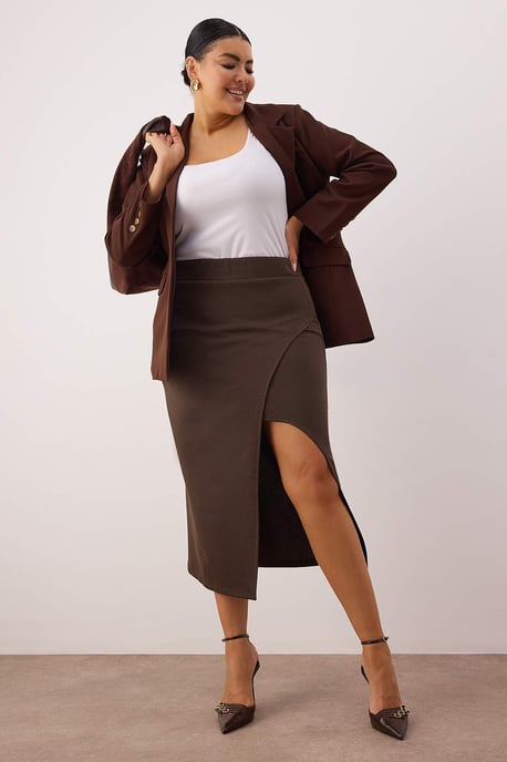 Trendyol Curve Dam Brun Enfärgad Midi Penn kjol Plus size Kjolar - Image 1