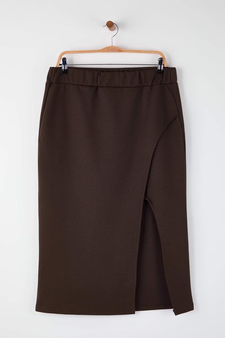 Trendyol Curve Dam Brun Enfärgad Midi Penn kjol Plus size Kjolar - Image 4