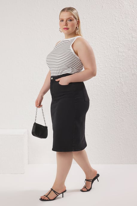 Trendyol Curve Dam Svart Enfärgad Kort / Mini Penn kjol Penn kjol Plus size Kjolar - Image 4
