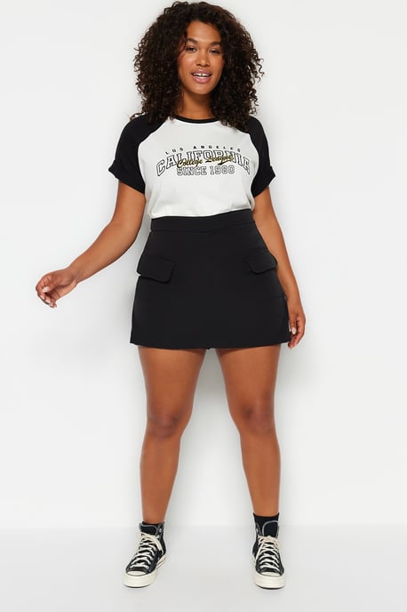 Trendyol Curve Dam Svart Enfärgad Kort / Mini Penn kjol Plus size Kjolar - Image 3