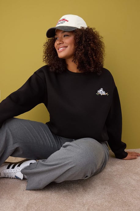 Trendyol Curve Dam Svart Djurmönster Lång Regular fit Plus size Sweatshirts - Image 4