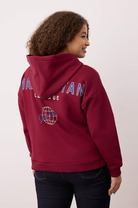 Trendyol Curve Dam Vinröd Slogan Lång Relaxed fit Plus size Sweatshirts - Image 3