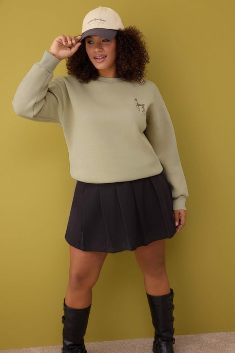 Trendyol Curve Dam Beige Djurmönster Lång Regular fit Plus size Sweatshirts - Image 1