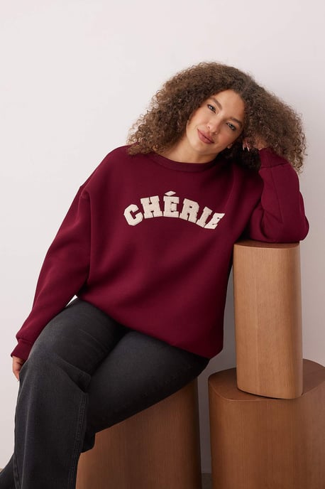 Trendyol Curve Dam Vinröd Slogan Lång Oversize Plus size Sweatshirts - Image 6