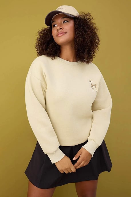 Trendyol Curve Dam Beige Djurmönster Lång Regular fit Plus size Sweatshirts - Image 5