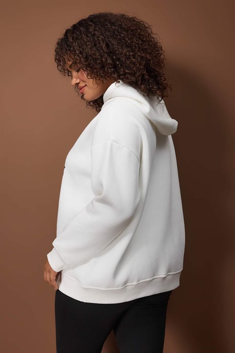 Trendyol Curve Dames Ecru Grafisch Lang Oversized Grote maten Sweatshirts - Image 3