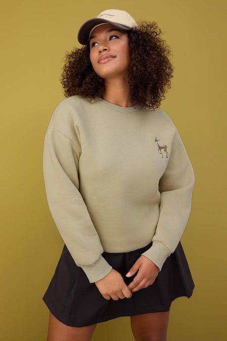 Trendyol Curve Dam Beige Djurmönster Lång Regular fit Plus size Sweatshirts - Image 6