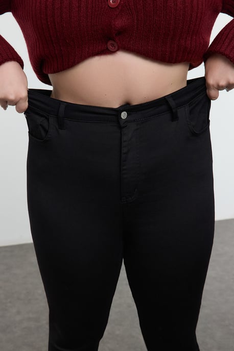 Trendyol Curve Dam Svart Enfärgad Skinny Hög midja Plus size Jeans - Image 6