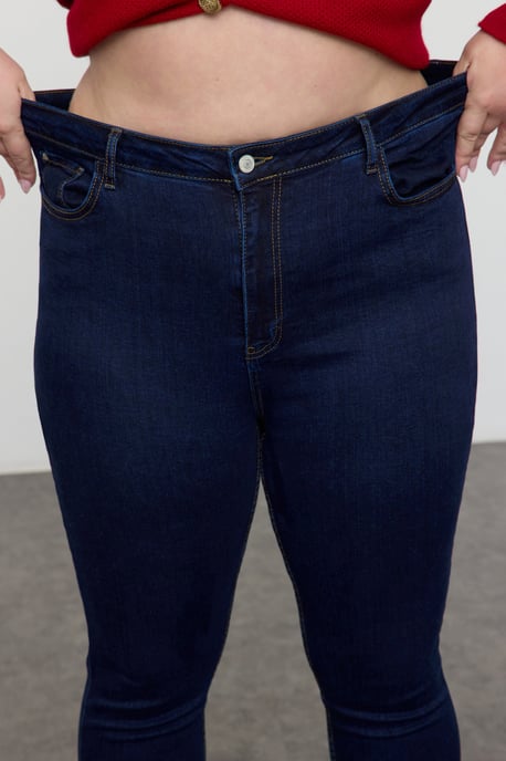 Trendyol Curve Dam Blå Enfärgad Skinny Hög midja Plus size Jeans - Image 4
