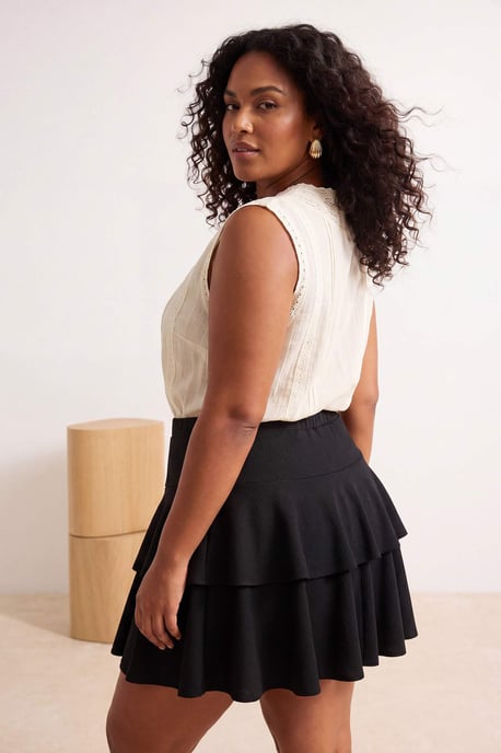 Trendyol Curve Dam Svart Enfärgad Kort / Mini Skater Plus size Kjolar - Image 3