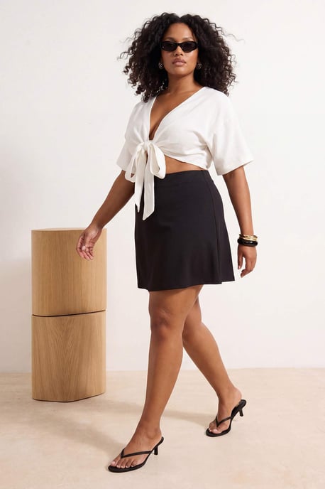 Trendyol Curve Dam Svart Enfärgad Kort / Mini Skater Plus size Kjolar - Image 6