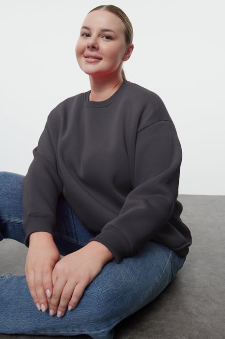Trendyol Curve Dam Grå Enfärgad Lång Oversize Plus size Sweatshirts - Image 1
