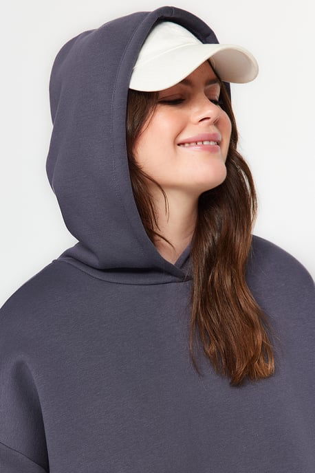 Trendyol Curve Dam Grå Slogan Lång Relaxed fit Plus size Sweatshirts - Image 2