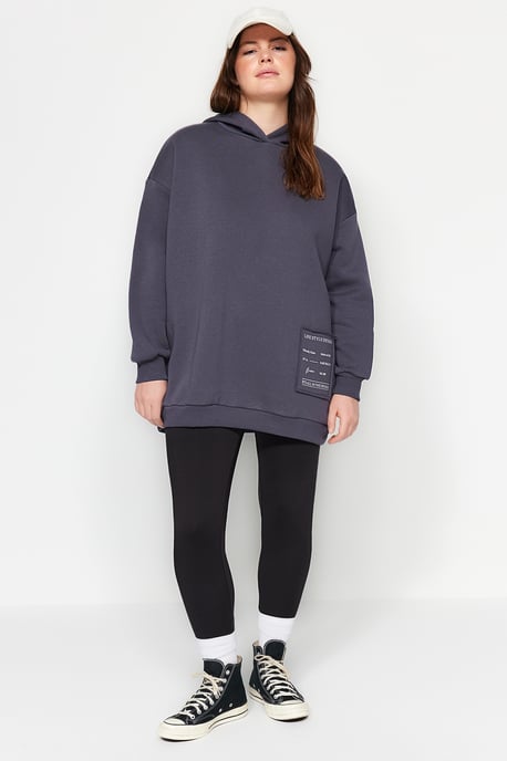 Trendyol Curve Dam Grå Slogan Lång Relaxed fit Plus size Sweatshirts - Image 6