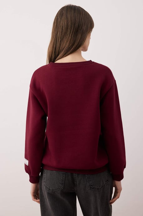 TRENDYOLMİLLA Dam Vinröd Slogan Lång Oversize Sweatshirts - Image 4