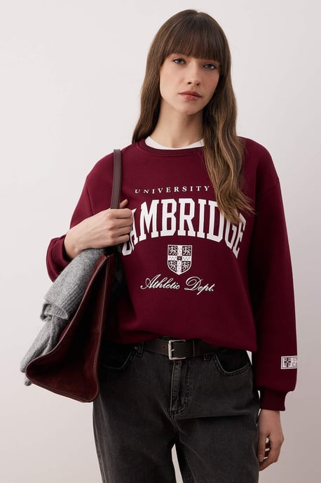 TRENDYOLMİLLA Dam Vinröd Slogan Lång Oversize Sweatshirts - Image 5