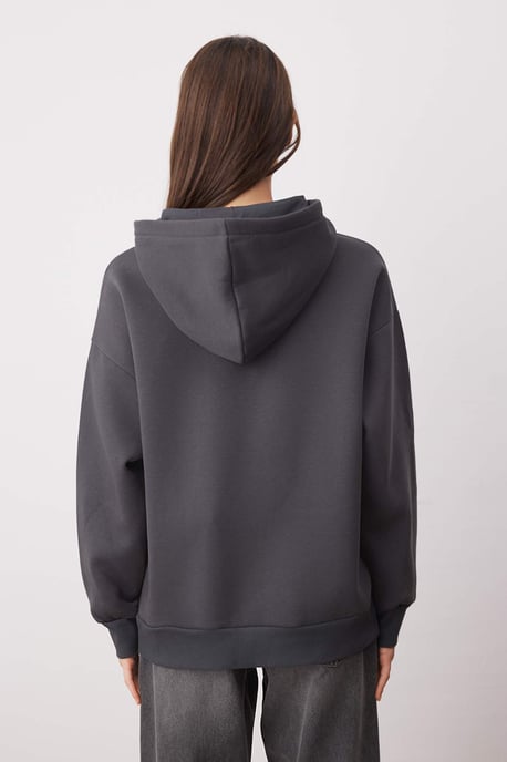 TRENDYOLMİLLA Dames Grijs Geometrisch patroon Lang Oversized Sweatshirts - Image 3
