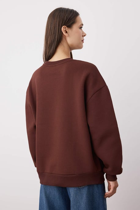 TRENDYOLMİLLA Dames Bruin Effen Lang Oversized Sweatshirts - Image 3