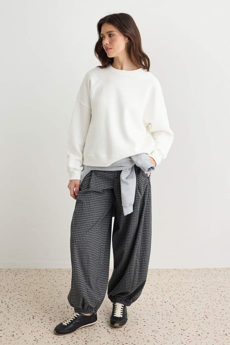 TRENDYOLMİLLA Dames Effen Driekwart mouw Oversized Sweatshirts - Image 4
