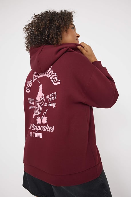 Trendyol Curve Dam Vinröd Slogan Lång Oversize Plus size Sweatshirts - Image 4