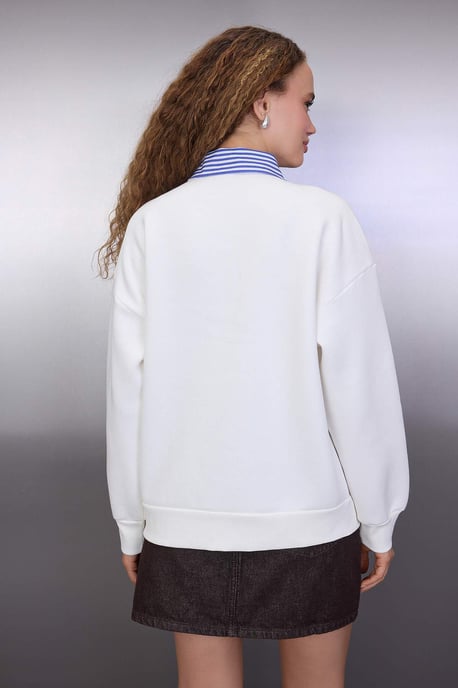 TRENDYOLMİLLA Dames Ecru Effen Lang Oversized Sweatshirts - Image 3