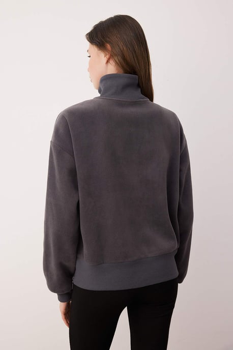 TRENDYOLMİLLA Dames Grijs Effen Lang Regular fit Sweatshirts - Image 3