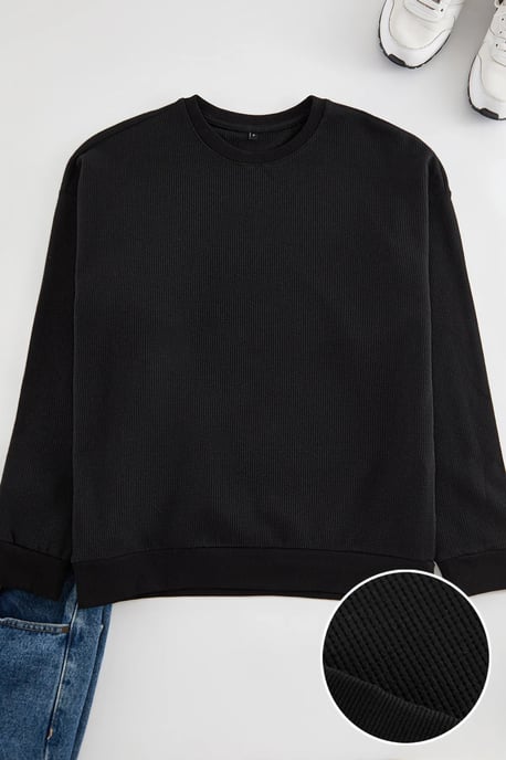 TRENDYOL MAN Men's Black Plain Long Oversize Sweatshirts - Image 4