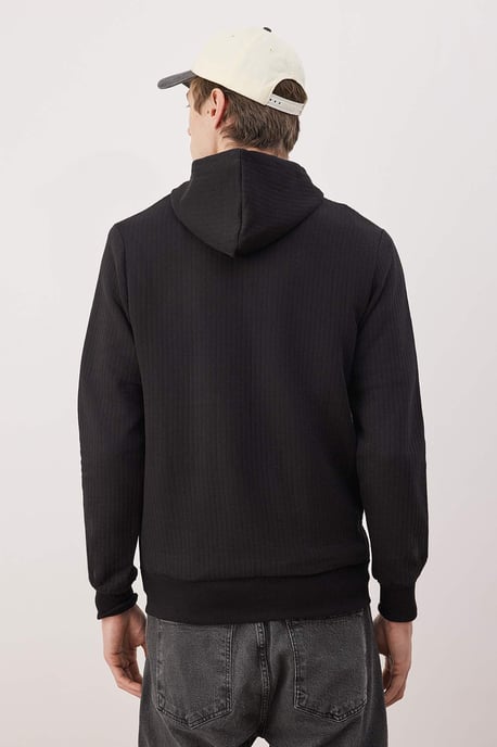 TRENDYOL MAN Men's Black Plain Long Regular fit Sweatshirts - Image 3