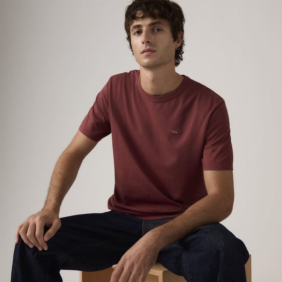 Men's Levis Crew Neck Short Sleeve Regular Fit T-Shirt in OXBLOOD RED - Image 4