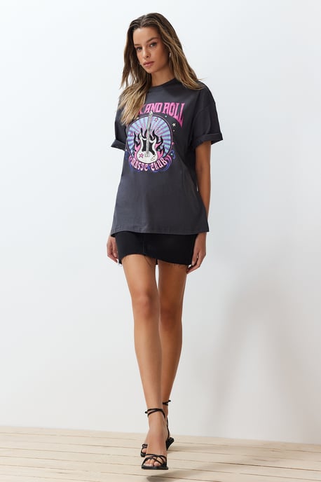 TRENDYOLMİLLA Women's Gray Graphic Short Oversize T-Shirts - Image 2