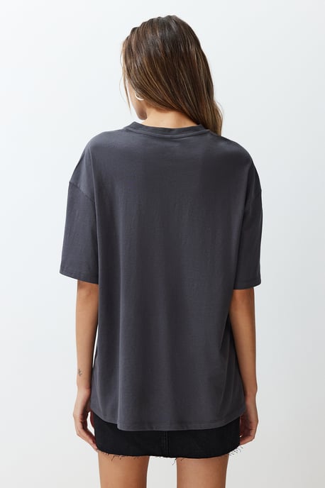 TRENDYOLMİLLA Women's Gray Graphic Short Oversize T-Shirts - Image 5
