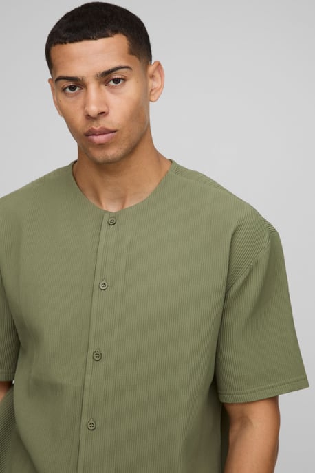 Oversized Collarless Pleated Short Sleeve Shirt - Image 3