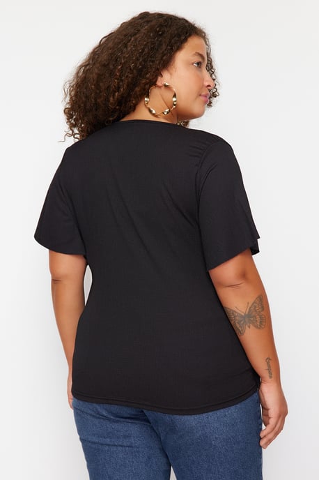 Trendyol Curve Dames Zwart Effen Kort Getailleerd Grote maten Blouses - Image 3