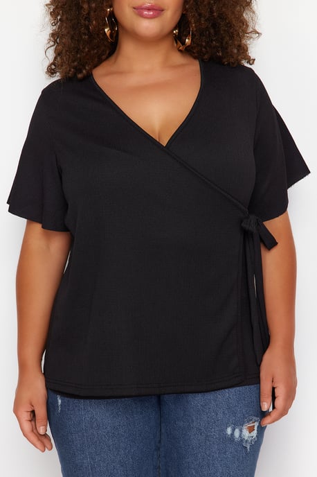 Trendyol Curve Dames Zwart Effen Kort Getailleerd Grote maten Blouses - Image 4