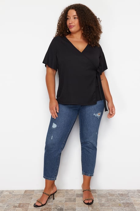 Trendyol Curve Dames Zwart Effen Kort Getailleerd Grote maten Blouses - Image 6