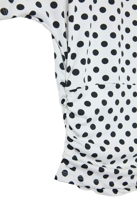 TRENDYOLMİLLA Dames Ecru Stippen Kort Getailleerd Blouses - Image 5