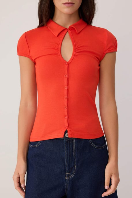 TRENDYOLMİLLA Dames Rood Effen Kort Getailleerd Blouses - Image 2