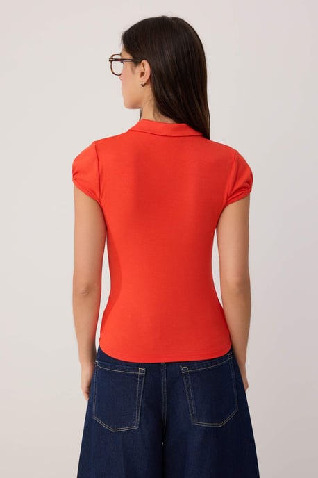TRENDYOLMİLLA Dames Rood Effen Kort Getailleerd Blouses - Image 3