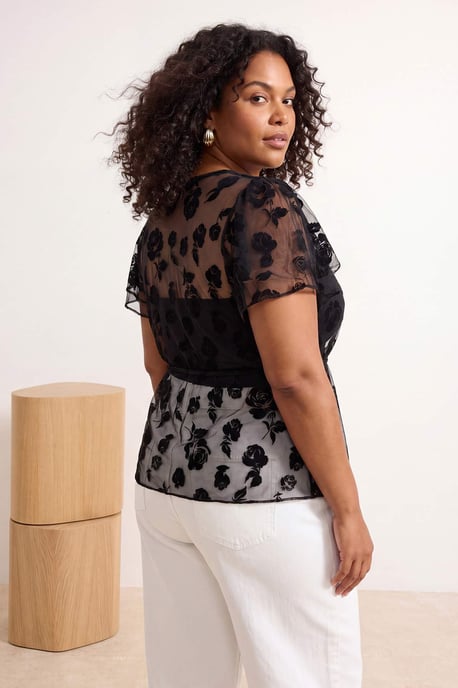 Trendyol Curve Dames Zwart Bloemen Kort Getailleerd Grote maten Blouses - Image 2