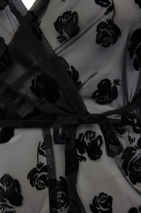 Trendyol Curve Dames Zwart Bloemen Kort Getailleerd Grote maten Blouses - Image 4