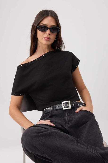 TRENDYOLMİLLA Dames Zwart Effen Kort Regular fit Blouses - Image 1
